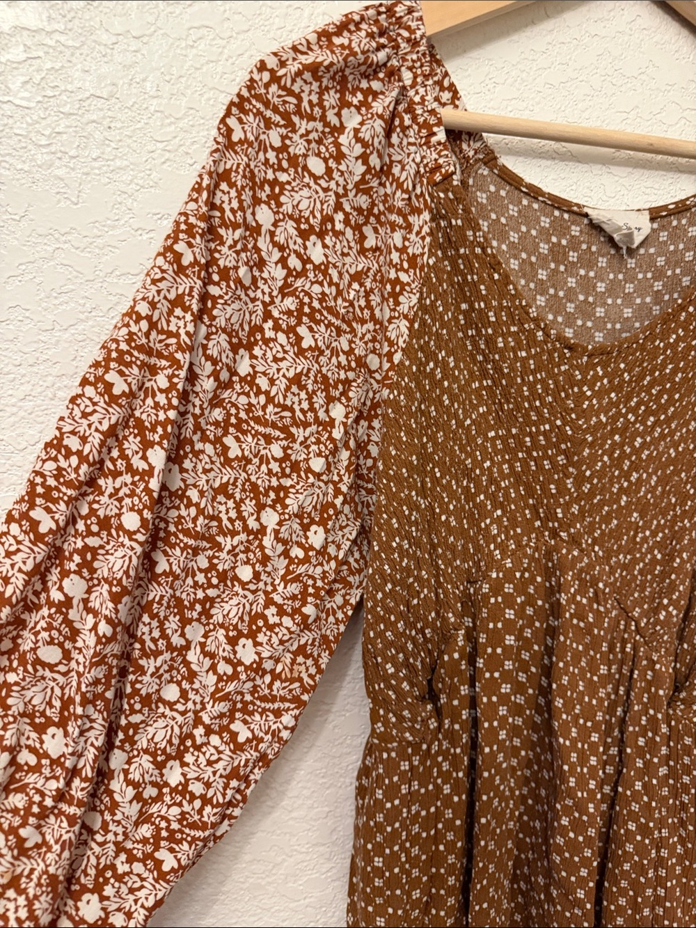Women's Rust Brown Floral Peasant Blouse - Picture 6 of 8